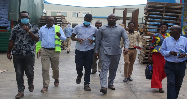 Naibu Waziri wa Nchi Ofisi ya Makamu wa Rais – Muungano na Mazingira  Mhe. Mussa Ramadhani Sima akiwa katika ziara yake kiwanda cha Keds-Kibaha