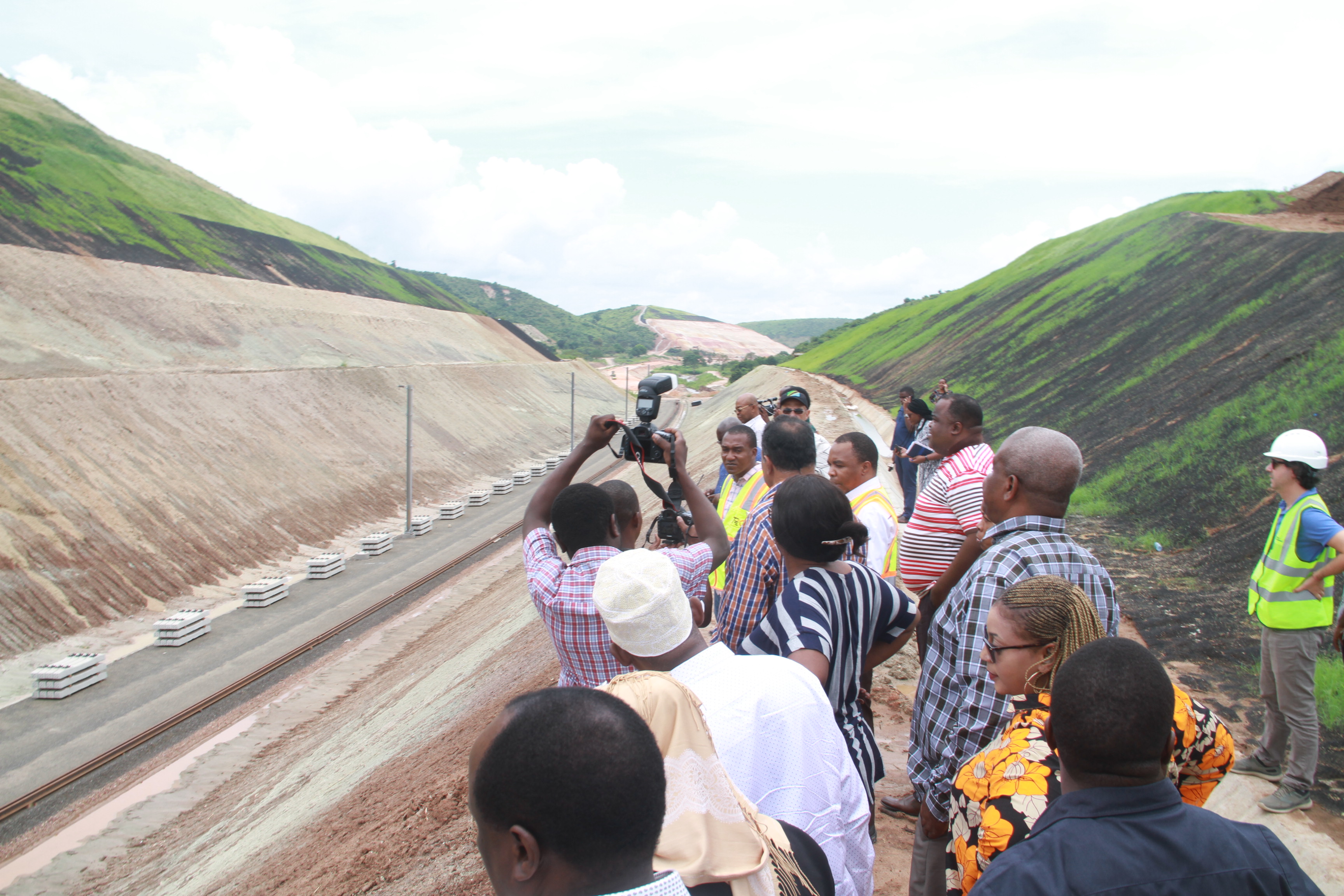 Kamati ya Bunge  yaridhishwa utunzaji mzaingia  mradi reli ya kisasa cover image