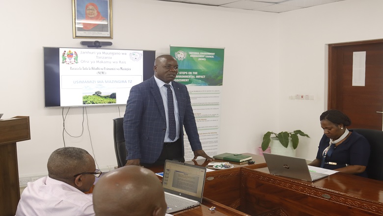 ​NEMC YANOA WAANDISHI WA HABARI -ELIMU YA MAZINGIRA. cover image