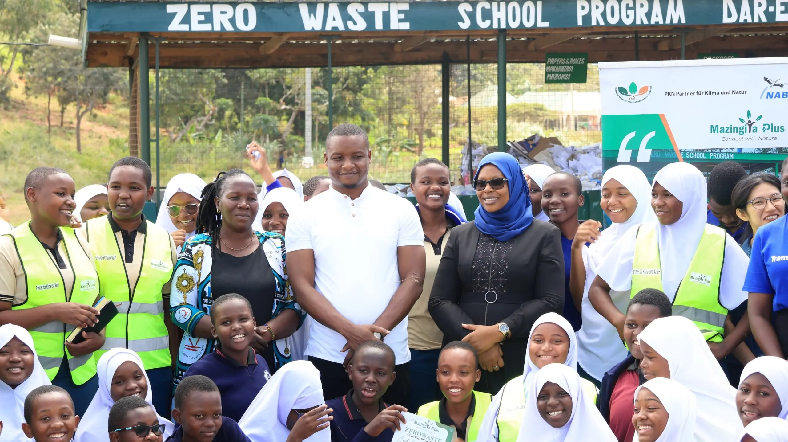 NEMC NA MAZINGIRA PLUS WAFANIKISHA PROGRAMU YA TAKA SIFURI KWA SHULE YA SEKONDARI YA WASICHANA YA DAR ES SALAAM