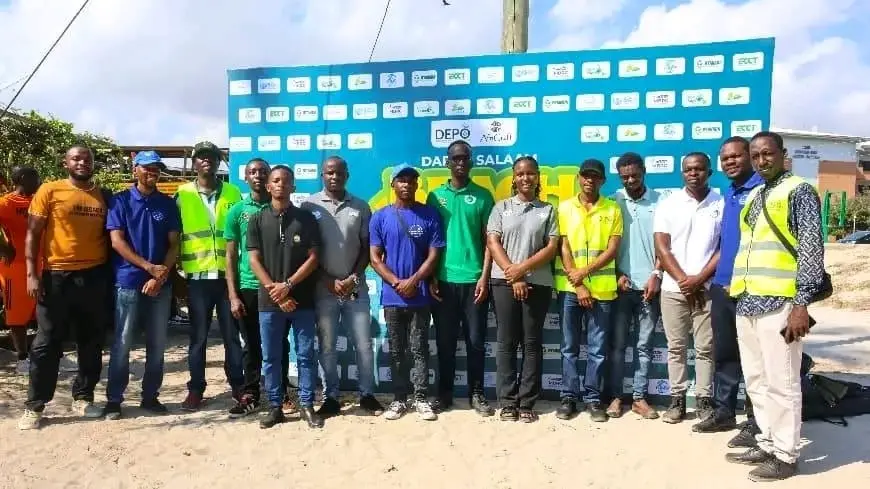 NEMC YASHIRIKIANA NA ASASI ZA KIRAIA KUSAFISHA FUKWE YA COCO, ΝΙΚΑΤΙΚΑ KUTΕΚELEΖΑ ΚΑΜΡENI YA ΝΕΜC USAFI KAMPENI'