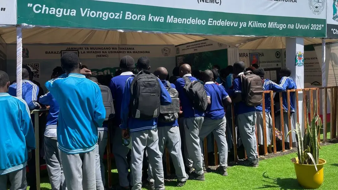 NEMC INAENDELEA KUTOA ELIMU KWA WANAFUNZI NA WANANCHI KATIKA MAONESHO YA NANENANE JIJI MBEYA