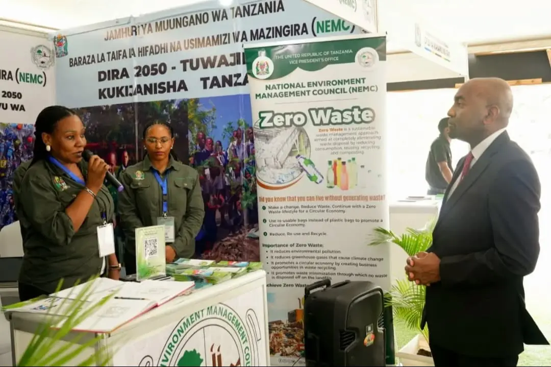 WAZIRI MASAUNI AZURU BANDA LA NEMC KONGAMANO LA VIJANA LILILOFANYIKA CHUO KIKUU CHA DAR ES SALAAM
